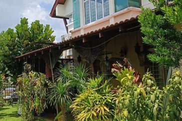 FREEHOLD CORNER LOT, Double Storey Link House @ Bukit Jelutong, Shah Alam - Huge Extra Land at Side