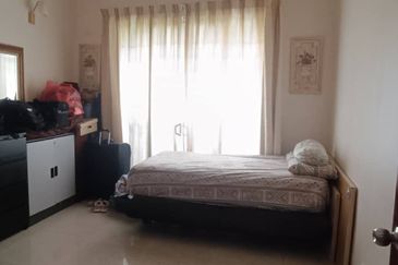 FREEHOLD CORNER LOT, Double Storey Link House @ Bukit Jelutong, Shah Alam - Huge Extra Land at Side