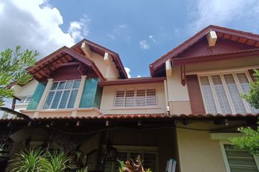 FREEHOLD CORNER LOT, Double Storey Link House @ Bukit Jelutong, Shah Alam - Huge Extra Land at Side