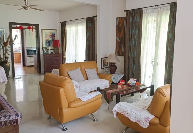 FREEHOLD CORNER LOT, Double Storey Link House @ Bukit Jelutong, Shah Alam - Huge Extra Land at Side