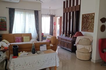 FREEHOLD CORNER LOT, Double Storey Link House @ Bukit Jelutong, Shah Alam - Huge Extra Land at Side