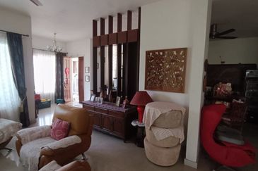 FREEHOLD CORNER LOT, Double Storey Link House @ Bukit Jelutong, Shah Alam - Huge Extra Land at Side