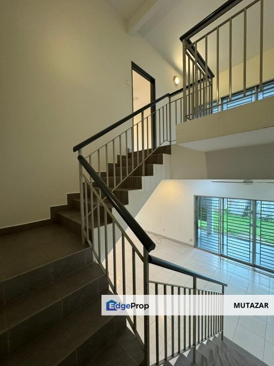 [FREEHOLD, CORNER LOT] Double Storey Terrace House @ Taman Meringin Indah, Kajang - Huge Extra Land For Sale, Selangor, Kajang