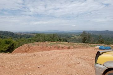 FOR SALE: Tanah Pertanian FREEHOLD 6.3 Ekar Di Tanjung Malim , Perak - Ada Dusun Durian, Kebun Pisang & Kolam Ikan