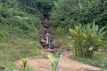 FOR SALE: Tanah Pertanian FREEHOLD 6.3 Ekar Di Tanjung Malim , Perak - Ada Dusun Durian, Kebun Pisang & Kolam Ikan