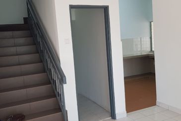 FOR SALE: [CORNER UNIT WITH BIG LAND]  2.5 Storey Terrace House @ Saujana Damansara, Petaling Jaya - Non Bumi Unit