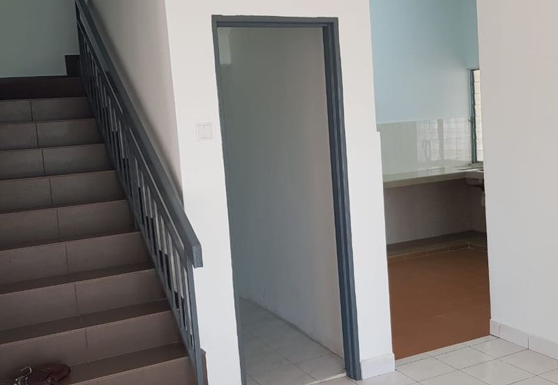 FOR SALE: [CORNER UNIT WITH BIG LAND]  2.5 Storey Terrace House @ Saujana Damansara, Petaling Jaya - Non Bumi Unit