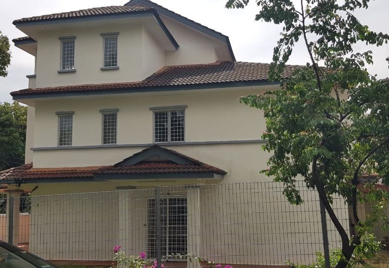 FOR SALE: [CORNER UNIT WITH BIG LAND]  2.5 Storey Terrace House @ Saujana Damansara, Petaling Jaya - Non Bumi Unit