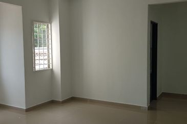 FOR SALE: [CORNER UNIT WITH BIG LAND]  2.5 Storey Terrace House @ Saujana Damansara, Petaling Jaya - Non Bumi Unit