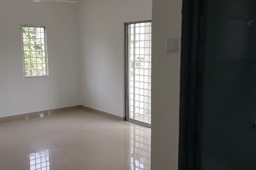 FOR SALE: [CORNER UNIT WITH BIG LAND]  2.5 Storey Terrace House @ Saujana Damansara, Petaling Jaya - Non Bumi Unit