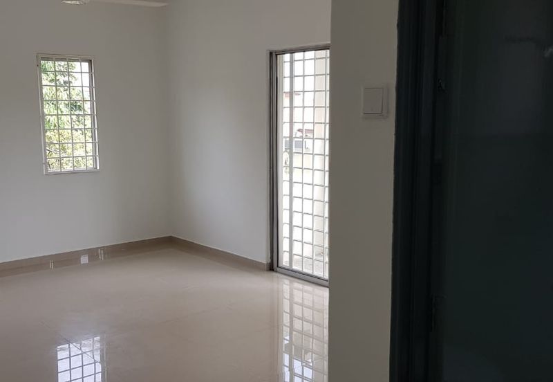 FOR SALE: [CORNER UNIT WITH BIG LAND]  2.5 Storey Terrace House @ Saujana Damansara, Petaling Jaya - Non Bumi Unit