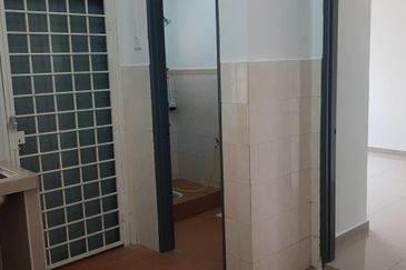 FOR SALE: [CORNER UNIT WITH BIG LAND]  2.5 Storey Terrace House @ Saujana Damansara, Petaling Jaya - Non Bumi Unit