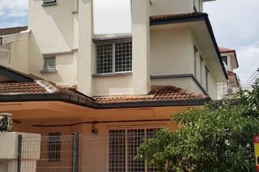 FOR SALE: [CORNER UNIT WITH BIG LAND]  2.5 Storey Terrace House @ Saujana Damansara, Petaling Jaya - Non Bumi Unit
