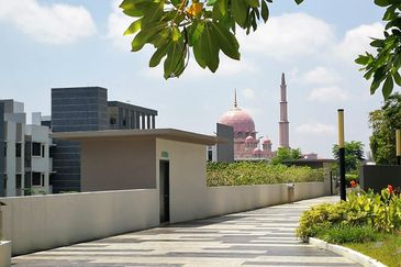 Aura Residence @ Precint 8