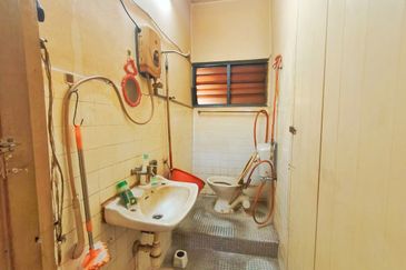 NON BUMI UNIT, Double Storey Terrace House at Taman Seraya, Ampang - For Sale