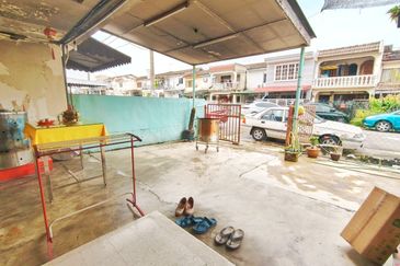 NON BUMI UNIT, Double Storey Terrace House at Taman Seraya, Ampang - For Sale