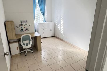 FOR RENT: FURNISHED, Double Storey Terrace House @ Taman Idaman Bangi - Near KTM Bangi