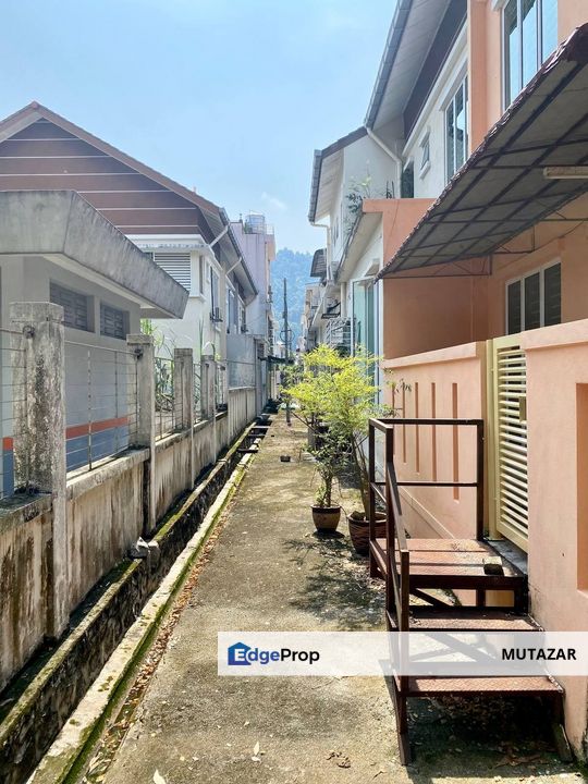 FOR SALE: Double Storey Terrace House at Saujana Ampang, Ampang -  Extra Land 5ft in the backyard & 3ft at the side, Selangor, Ampang