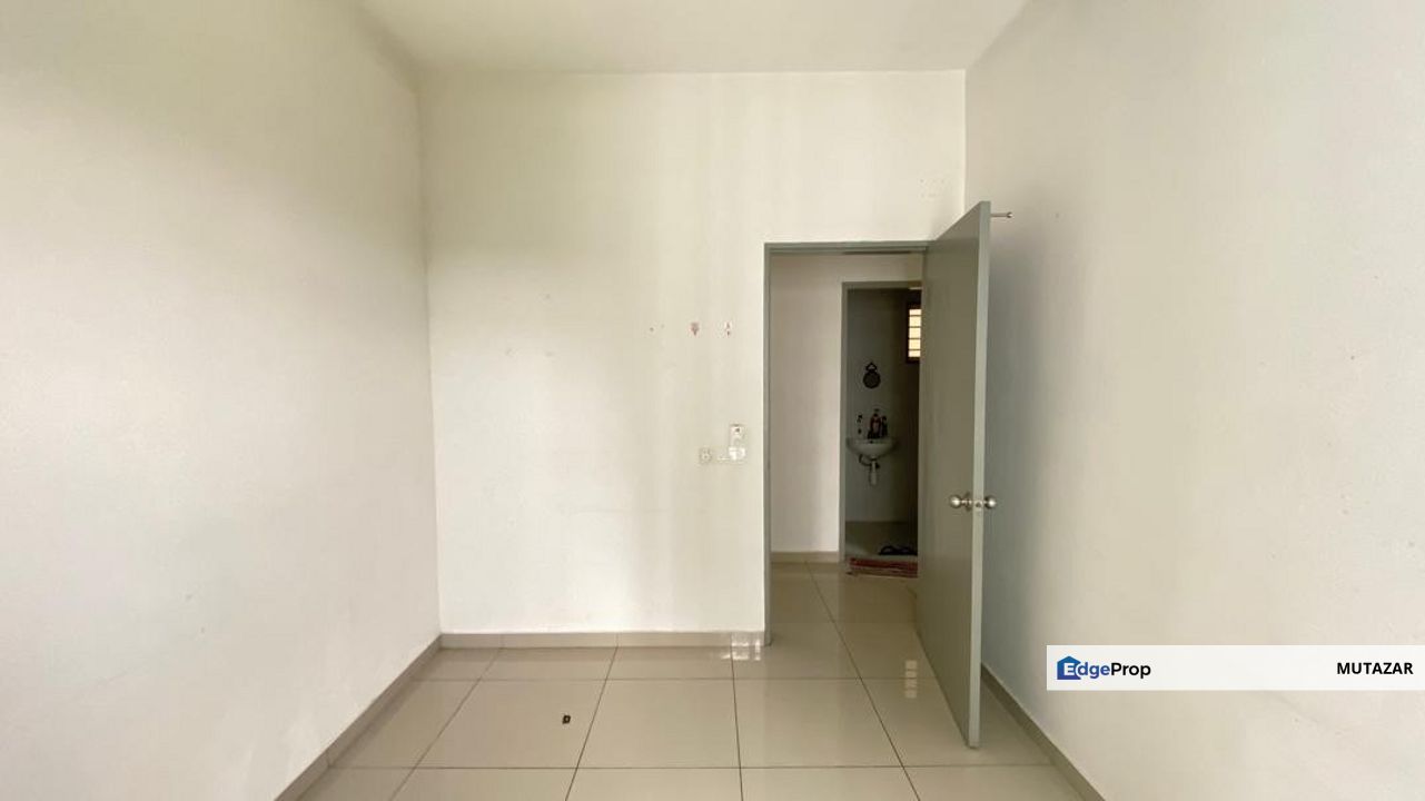 FOR SALE: CORNER UNIT, Springville Residence @ Taman Equine, Seri Kembangan - Crazy Price, Well Below Market Value!, Selangor, Seri Kembangan