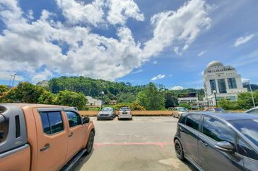 Residensi Bistaria, Ukay Bistari