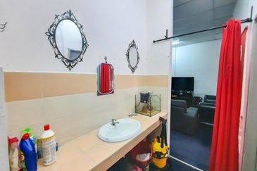 Residensi Bistaria, Ukay Bistari