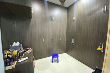 Putra Hill Residency