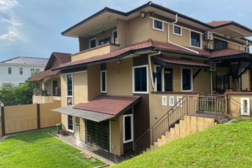 Putra Hill Residency