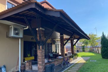 Putra Hill Residency