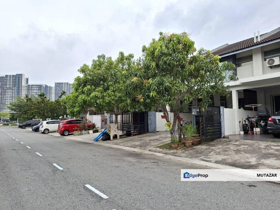 FREEHOLD END LOT, Double Storey Terrace House @ Section 6, Bangi Avenue, Bangi -  Big Built-up area 2360 sqft FOR SALE, Selangor, Bangi