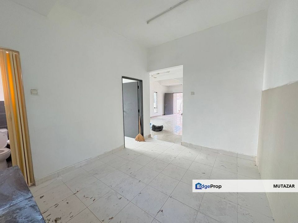 FREEHOLD END LOT, Double Storey Terrace House @ Semenyih Parklands, Semenyih - Gated & Guarded FOR SALE, Selangor, Semenyih