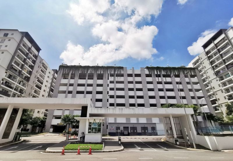 Puncak Hijauan (Hijauan Heights)