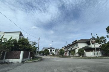 FREEHOLD Bungalow Land at Taman Meringin Indah, Kajang - Near Country Heights  FOR SALE