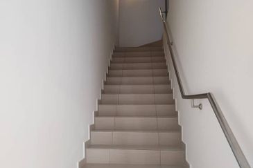 TIARA SENDAYAN (PRESINT 5)