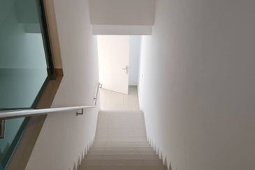 TIARA SENDAYAN (PRESINT 5)