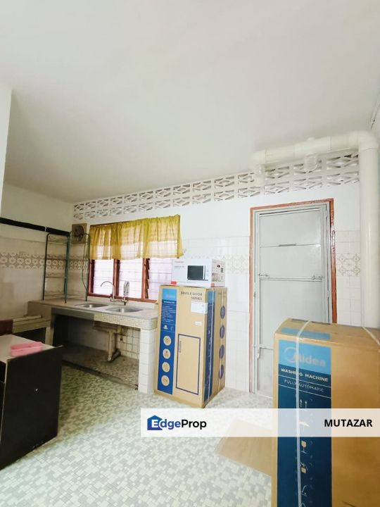 FREEHOLD, Double Storey Terrace House @ Taman Kajang Baru, Kajang - Extended Kitchen & Balcony FOR SALE, Selangor, Kajang