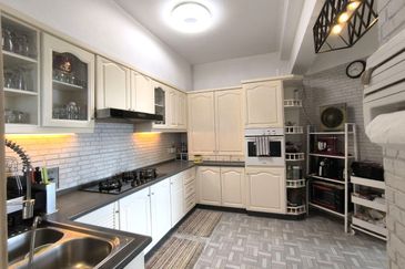 Bungaraya Kondominium, Saujana Subang