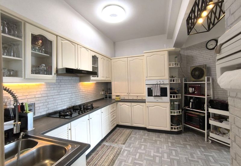 Bungaraya Kondominium, Saujana Subang