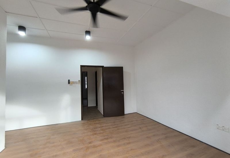 SL 6, Bandar Sungai Long