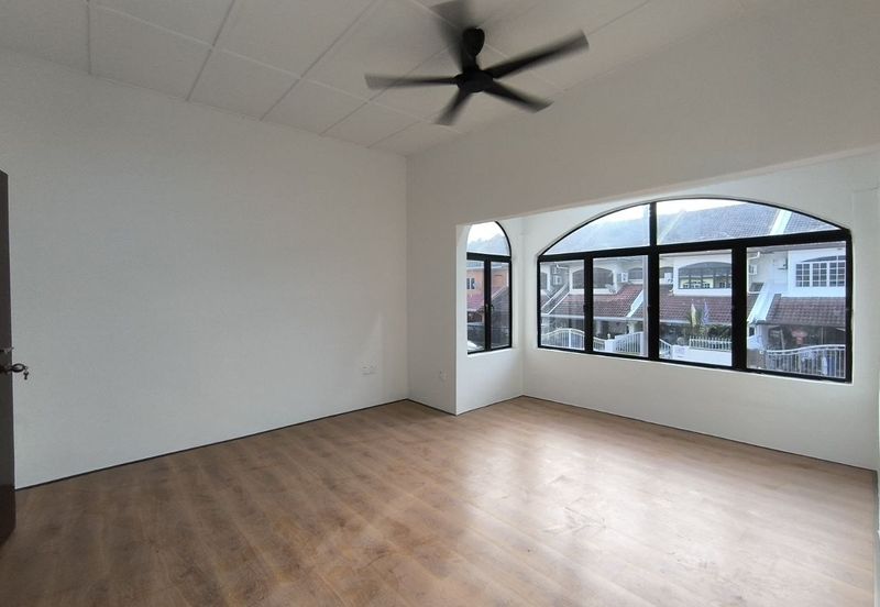 SL 6, Bandar Sungai Long