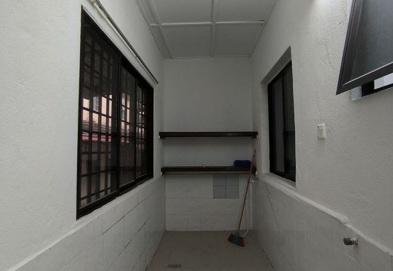 SL 6, Bandar Sungai Long