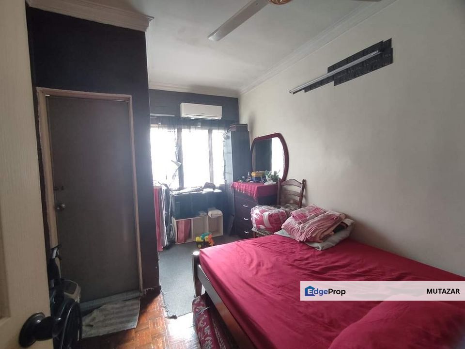 FREEHOLD, Double Storey Terrace House at Seksyen 25, Shah Alam - FULLY RENOVATED For Sale, Selangor, Shah Alam