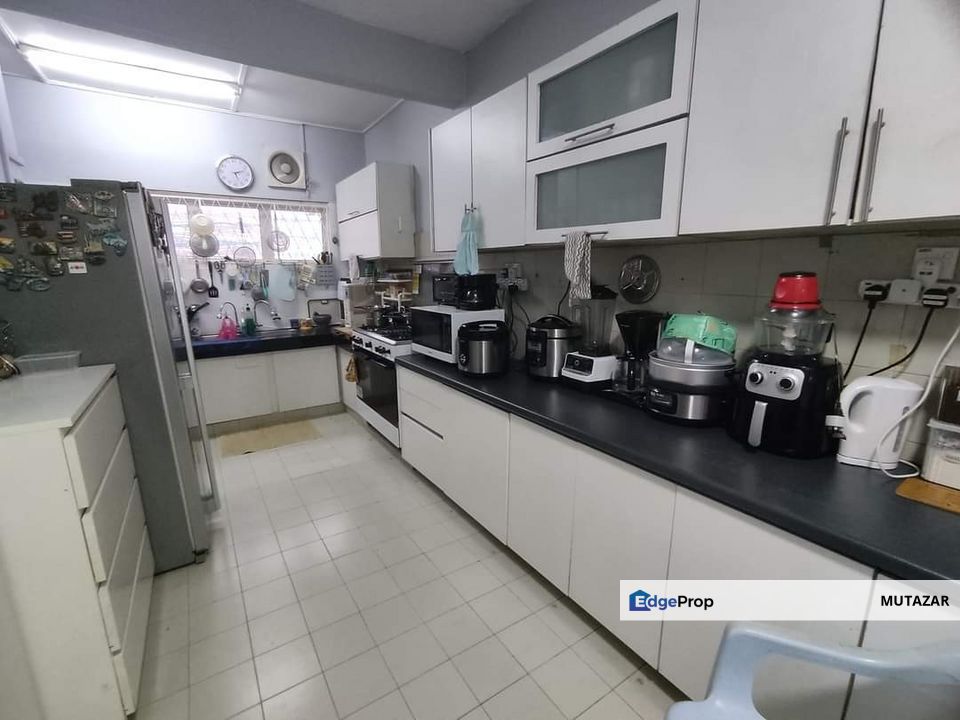 FREEHOLD, Double Storey Terrace House at Seksyen 25, Shah Alam - FULLY RENOVATED For Sale, Selangor, Shah Alam