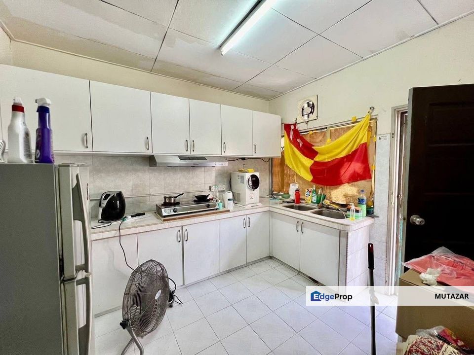 FREEHOLD, Double Storey Terrace House @ Seksyen 27, Shah Alam  - With Built-in Kitchen Cabinet For Sale, Selangor, Shah Alam