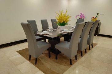 Kiara Peak (Puncak Kiara)