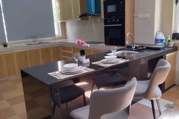 Kiara Peak (Puncak Kiara)