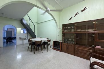 Bangsar, Kuala Lumpur 1.5 storey link house for rent