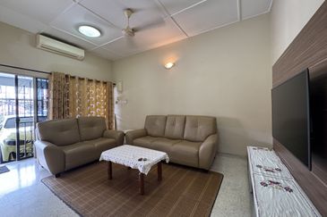 Bangsar, Kuala Lumpur 1.5 storey link house for rent