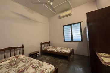 Bangsar, Kuala Lumpur 1.5 storey link house for rent