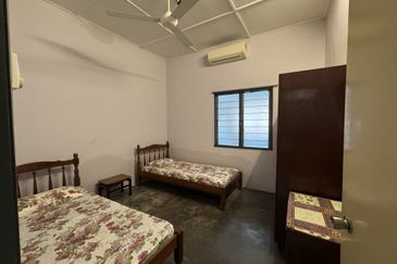 Bangsar, Kuala Lumpur 1.5 storey link house for rent