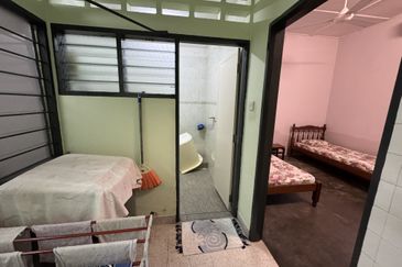 Bangsar, Kuala Lumpur 1.5 storey link house for rent